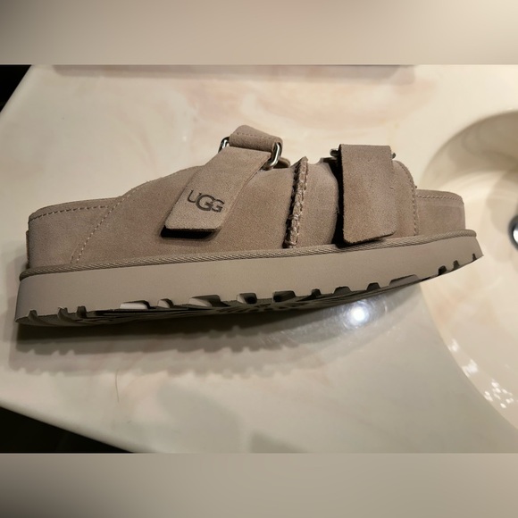 Ugg Platform Shoe - Picture 5 of 5